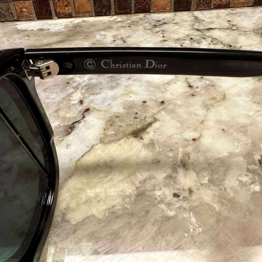 👓DIOR- Black Line Oversize Sunglasses👓 - Picture 12 of 17